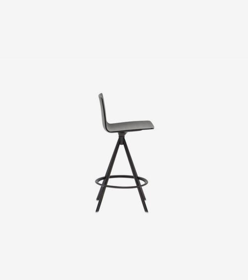 Taburete de Andreu World BQ1335